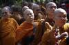 Potret Perjalanan Spiritual Biksu Thudong dari Semarang Menuju Candi Borobudur