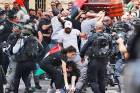 Brutal! Polisi Israel Serang Prosesi Pemakaman Jurnalis Shireen Abu Akleh