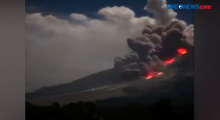 Gunung Semeru di Lumajang Erupsi Luncurkan Awan Panas