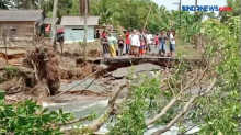 Jalan Penghubung Rusak Diterjang Banjir, Ribuan Warga Terisolir