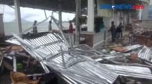 Puluhan Rumah Makan Pantai Hancur Dihantam Ombak di Manado