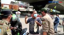 Pelanggar Prokes Adu Mulut dengan Satpol PP di Gambir