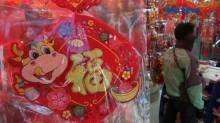 Penjualan Pernak-pernik Imlek di Medan Turun Drastis