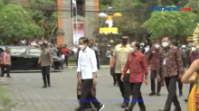 Presiden Jokowi Tinjau Vaksinasi Pekerja Pariwisata di Bali