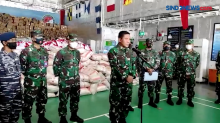 TNI AL Kerahkan KRI Distribusikan Bantuan Bencana Alam di NTT