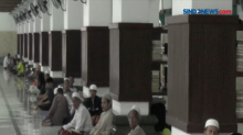 Iktikaf di Masjid Agung Sunan Ampel Saat Pandemi Covid-19