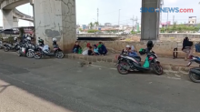 Gagal ke Ancol, Keluarga Asal Pademangan Ini Memilih Wisata di Pinggir Jalan