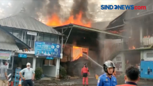 Kebakaran Pabrik Kayu, 18 Unit Damkar Dikerahkan Untuk Memadamkan Api
