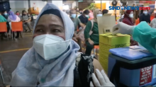 Vaksinasi di Mal, Warga Jakarta Pra Lansia Divaksin Astrazeneca