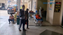 IGD dan Ruang Iolasi Penuh, 37 Pasien Terpaksa Dirawat di Teras RSUD Suwondo Pati