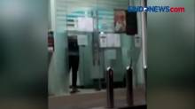 Viral Seorang Pria Terkunci di Bilik ATM