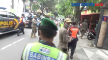 Razia Kafe di Kota Jombang, Petugas Bubarkan Pelanggan Kafe