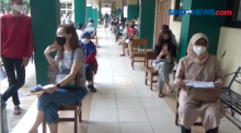 Puluhan Anak di Kelurahan Sunter Agung Ikuti Vaksinasi Covid-19