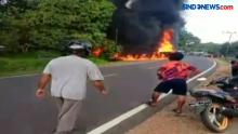 Mobil Bak Terbuka Bermuatan BBM Terbakar di Katingan
