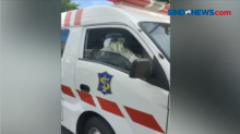Aksi Camat di Surabaya Jadi Driver Ambulan Pasien Covid-19