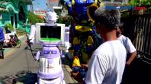 Warga Surabaya Rakit Robot Penyemprot Disinfektan dari Barang Bekas
