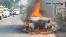 Mobil Minibus Hangus Terbakar, Arus Lalin Terhambat