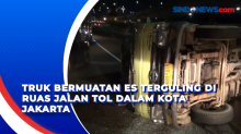 Truk Bermuatan Es Terguling di Ruas Jalan Tol Dalam Kota Jakarta