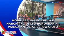 Mobil Replika Formula E Nangkring di CFD Bundaran HI, Warga Antusias Berswafoto