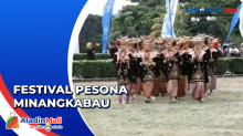 Parade Busana Adat Meriahkan Festival Pesona Minangkabau di Istana Pagaruyung