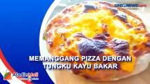 Aroma Sedap, Sensasi Menyantap Pizza di Padang yang Dipanggang dari Tungku Kayu Bakar