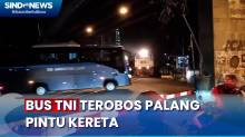 Abaikan Sirine, Bus TNI Nekat Terobos Palang Pintu Kereta di Malang