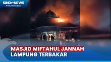 Masjid Miftahul Jannah di Lampung Terbakar, Petugas Pemadam Tertimpa Plafon