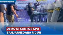 Polisi Tembakkan Gas Air Mata Bubarkan Demo Rusuh di Kantor KPU Banjarnegara