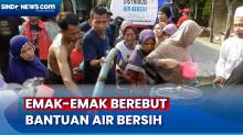 Emak-Emak Berebut Bantuan Air Bersih Kemarau Panjang di Tangerang