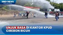 Polisi Kerahkan Water Canon Urai Massa yang Ricuh di Kantor KPUD Cirebon