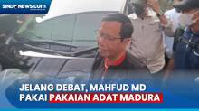 Pakai Pakaian Adat Madura, Mahfud MD Datangi ke Posko Teuku Umar Jelang Debat Cawapres