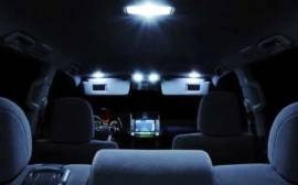 Ini Alasan Lampu Kabin Mobil Harus Mati saat Mengemudi Malam Hari