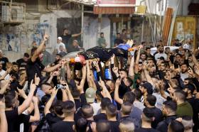 Pemakaman Pejuang Palestina Islam Khamaysa yang Tewas Terbunuh oleh Militer Israel di Tepi Barat