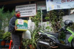 Aksi Peduli Covid-19, Pertamina Bagikan 400 Paket Sembako di Makassar