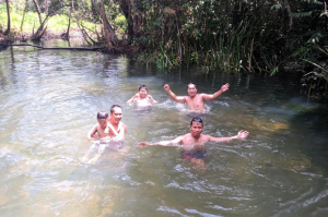 Sensasi Dingin dan Menyejukkan Sungai Bungir Prabumulih