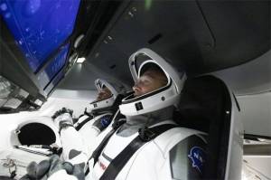Cuaca Buruk Hadang Dua Astronot NASA Lepas Landas dengan SpaceX