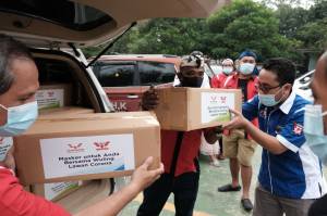 Hadapi New Normal, WLCI Bersama Wuling Donasikan Masker dan Sembako ke Panti Asuhan