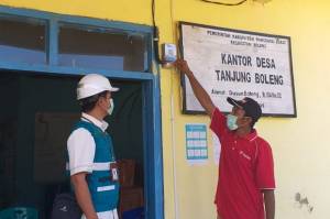 Warga Tanjung Boleng NTT Kini Nikmati Listrik PLN