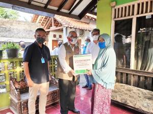 Bantu Warga Terdampak Pandemi, Sinarmas Land Berbagi Sembako di Bintaro