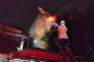 Korsleting Listrik, Kabel PLN Kebon Pala Jakarta Timur Terbakar