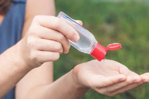 Jangan Asal Pilih Hand Sanitizer, Efeknya Bisa Berbahaya untuk Kesehatan