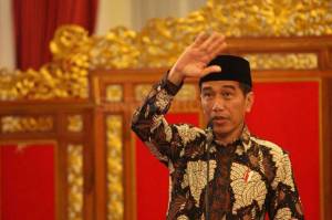 Jokowi Suntik Modal Rp2,4 Juta ke Pedagang Cilik: Jangan Dipakai Beli HP!