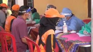 105 Orang Menjalani Tes Swab di Puskesmas Kramat Jati