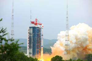 China Luncurkan Tiga Satelit ke Orbit, Salah Satunya Pemburu Materi Gelap