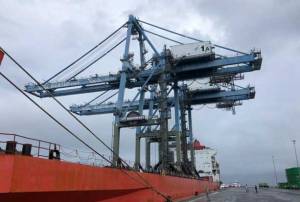 Pelindo IV Datangkan 2 Unit Container Crane di Pelabuhan Sorong