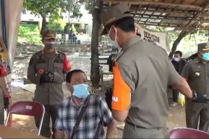 Berdalih Masker Terjatuh, Pengendara Mobil Adu Mulut dengan Petugas Satpol PP