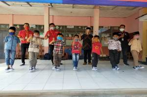 Enam SD di Bandung Barat dapat Bantuan 300 Sepatu Gratis