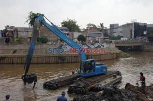 Cegah Luapan Sungai, Pemkot Jakpus Gelar Program Grebek Lumpur