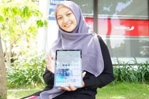 Pastikan Kuliah Lancar, UMSurabaya Bagikan Smartphone pada Mahasiswa Baru