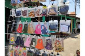 Pemakaian Masker Scuba Dilarang, Omzet Pedagang di Pasar Bali Mester Turun 50%